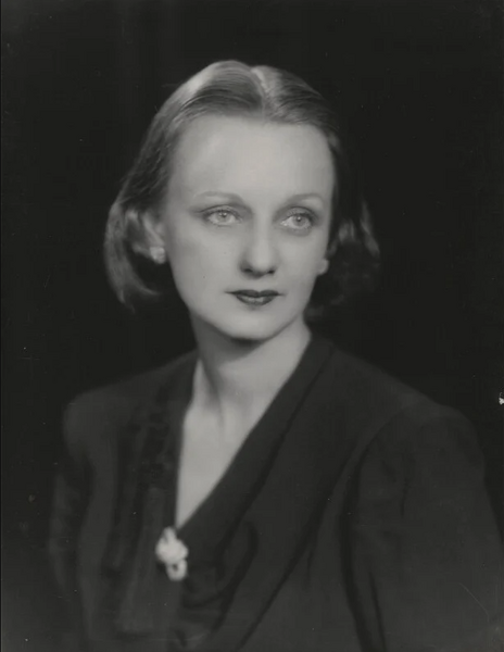 Arquivo:Ithell woman.png